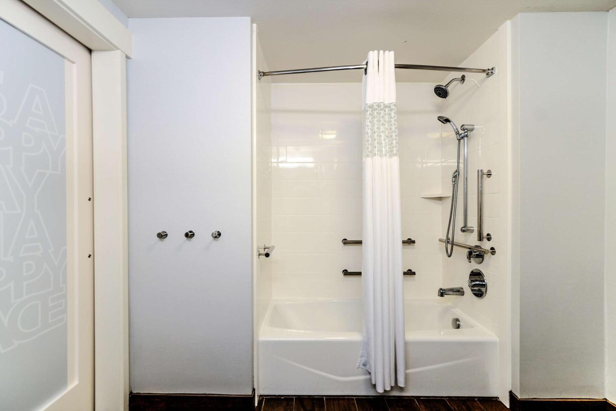 Hampton Inn Brighton Mi Zewnętrze zdjęcie