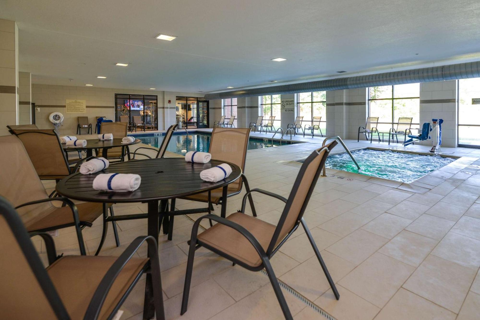 Hampton Inn Brighton Mi Zewnętrze zdjęcie